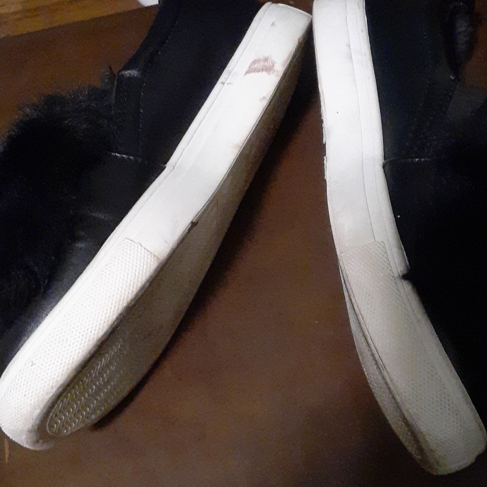Shoes. - Picture 3 of 6